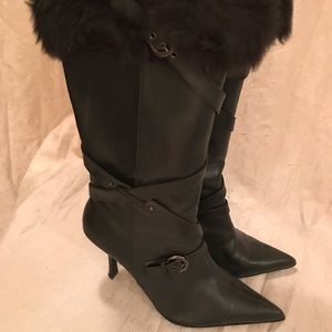 Pointed toe black boots